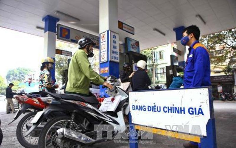 Xăng tăng giá, đạt mức 'kỷ lục' từ trước tới nay