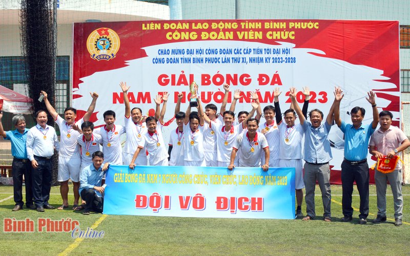 Bế mạc Giải bóng đá nam 7 người khối các cơ quan tỉnh Bình Phước