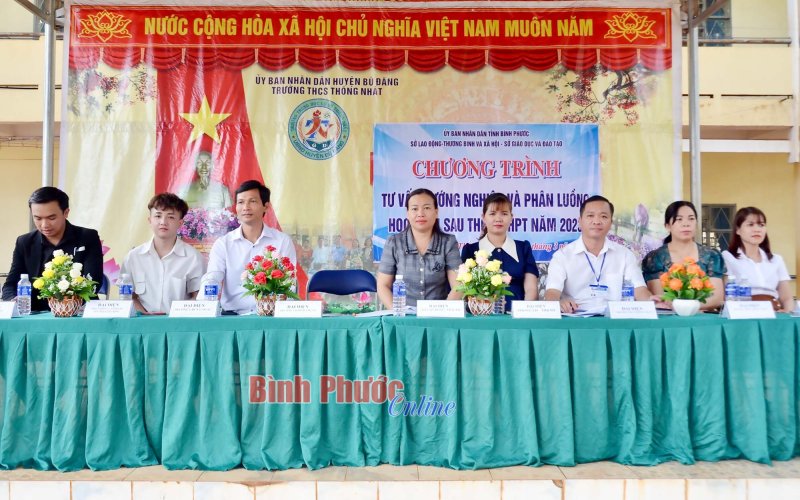 Bình Phước: Gần 1.400 học sinh được tư vấn hướng nghiệp