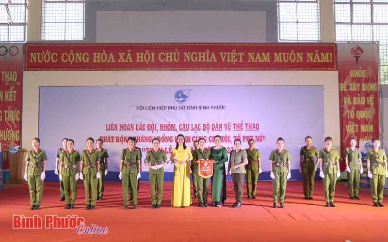 Bình Phước: Phụ nữ Công an tỉnh đoạt giải nhất Liên hoan các đội, nhóm, câu lạc bộ dân vũ thể thao