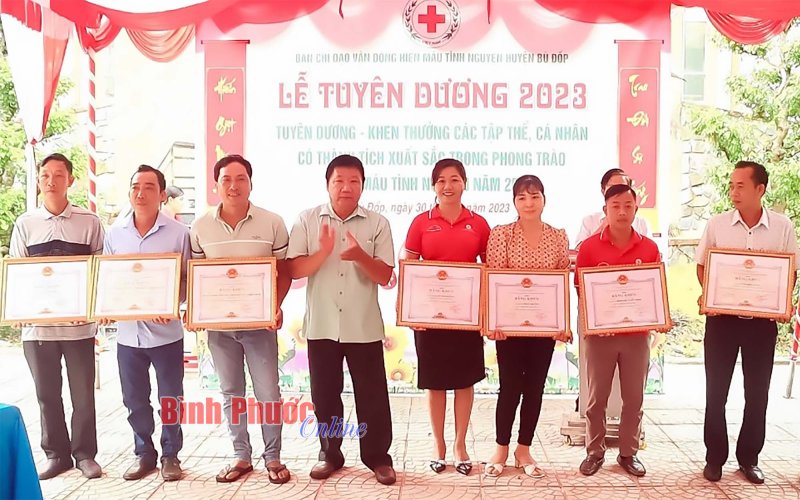 Bù Đốp: 82 gia đình, tập thể, cá nhân được tuyên dương hiến máu tình nguyện