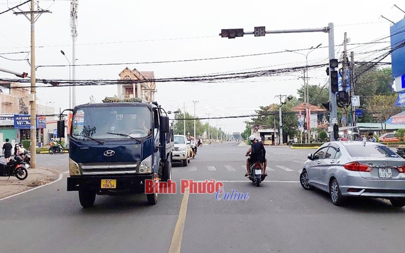 Cần sớm cải tạo hệ thống đèn tín hiệu giao thông