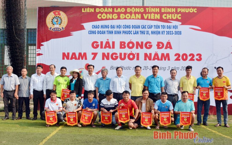 Công đoàn viên chức tỉnh Bình Phước: Khai mạc giải bóng đá nam 7 người