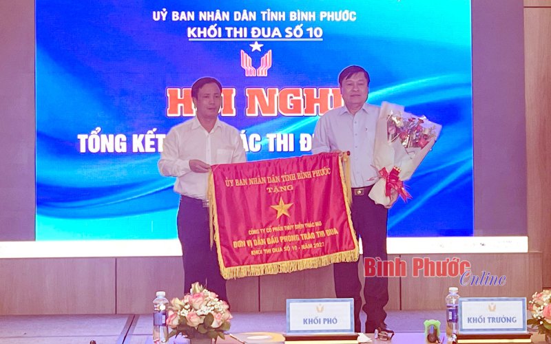 Công ty cổ phần thủy điện Thác Mơ được tặng cờ thi đua của UBND tỉnh