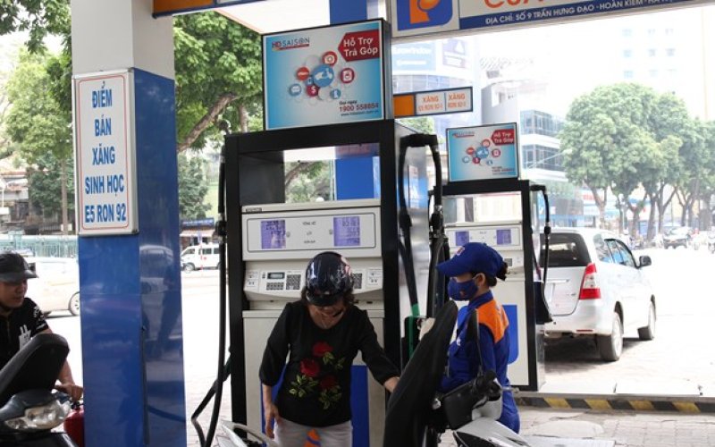 Đảo chiều tăng giá, xăng RON95-III lên ngưỡng 23.820 đồng mỗi lít