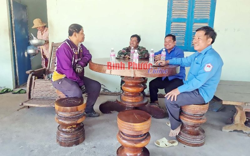 Đội K72 tăng cường vận động khảo sát thông tin mộ liệt sĩ tại Campuchia