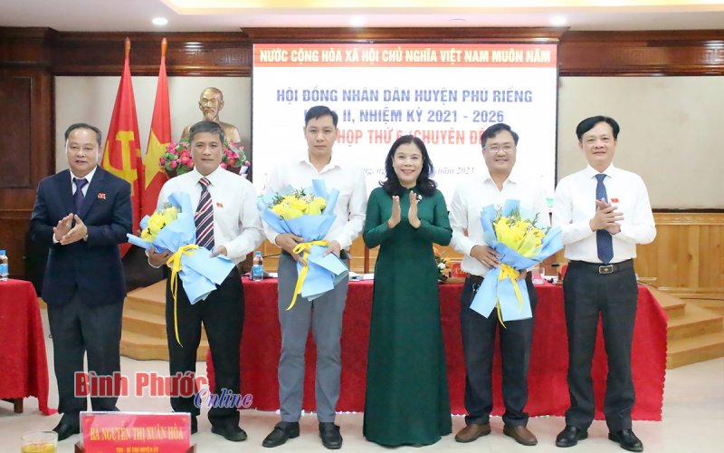 HĐND huyện Phú Riềng họp thông qua nhiều tờ trình, nghị quyết quan trọng