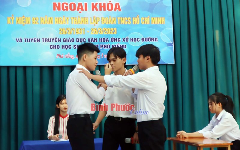 Khi bạn mỉm cười trước gương…