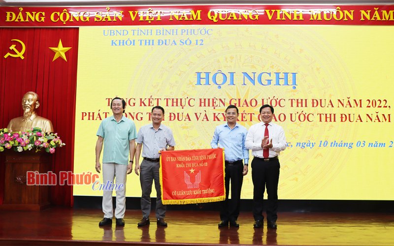 Khối thi đua số 12 ký kết giao ước thi đua năm 2023