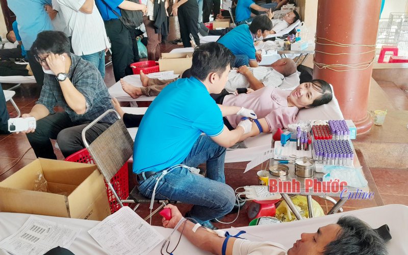Lộc Ninh: Thu 500 đơn vị máu tình nguyện đợt 1 năm 2023