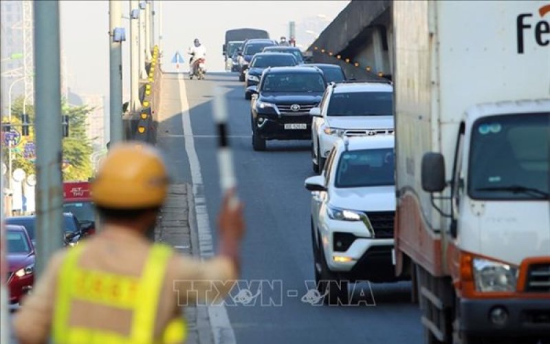 Mua giấy phép lái xe, thẻ nhà báo giả trên mạng để đối phó với CSGT