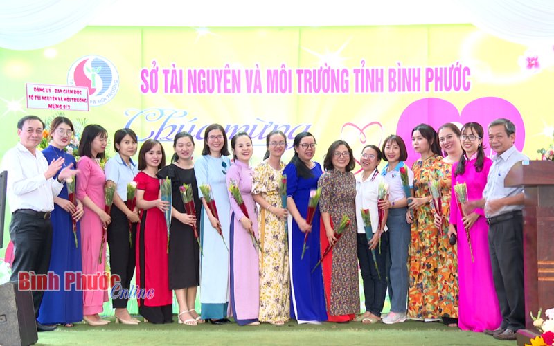 Ng&agrave;nh t&agrave;i nguy&ecirc;n v&agrave; m&ocirc;i trường s&ocirc;i nổi hoạt động kỷ niệm ng&agrave;y Quốc tế phụ nữ