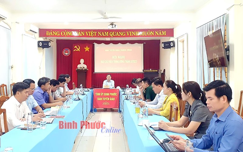 Nhiều thông tin quan trọng tại hội nghị báo cáo viên Trung ương