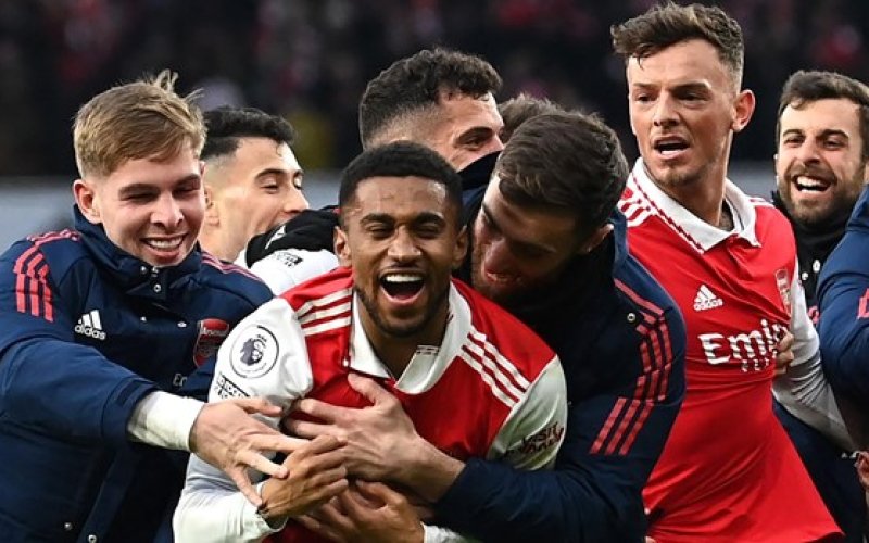 Premier League: Arsenal ngược dòng kịch tính, Chelsea cắt mạch thua