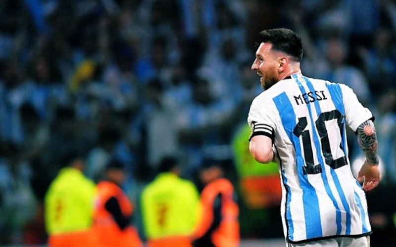 Siêu sao Lionel Messi vượt mốc ghi 100 bàn thắng cho tuyển Argentina