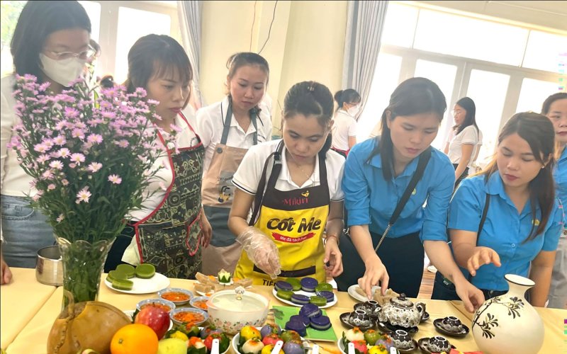 S&ocirc;i nổi hội thi l&agrave;m b&aacute;nh truyền thống d&acirc;n gian