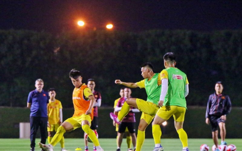 U23 Việt Nam nỗ lực làm quen với khung giờ thi đấu lúc nửa đêm