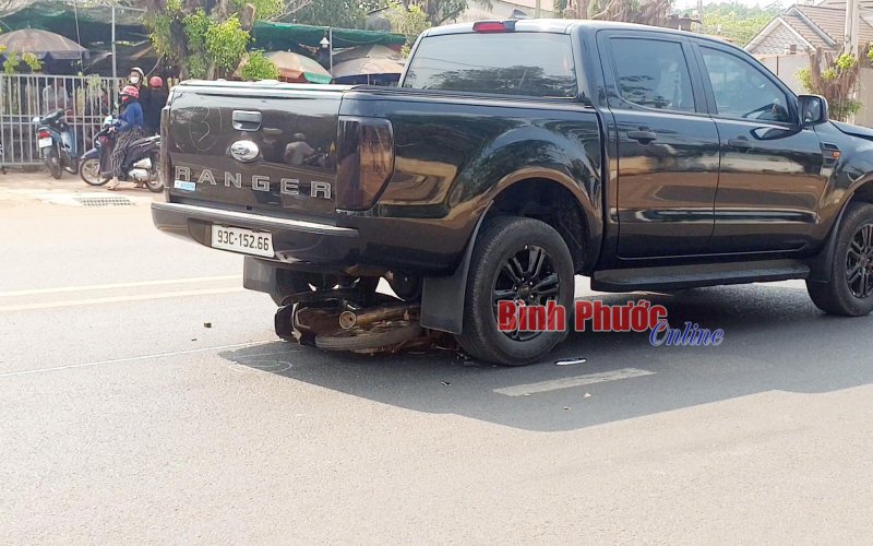 Va chạm xe bán tải, một thiếu niên tử vong