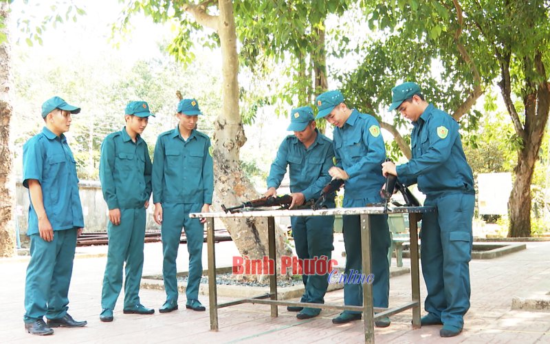 Xây dựng lực lượng dân quân tự vệ vững mạnh