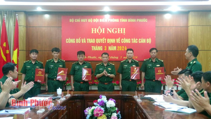 Bộ đội Biên phòng Bình Phước trao quyết định về công tác cán bộ