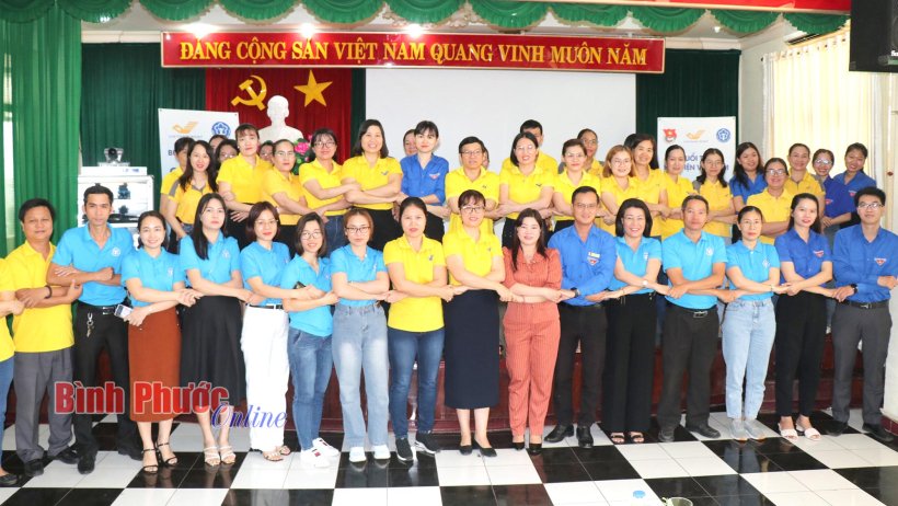 Bưu điện tỉnh Bình Phước đẩy mạnh tuyên truyền, vận động người dân tham gia bảo hiểm xã hội, bảo hiểm y tế