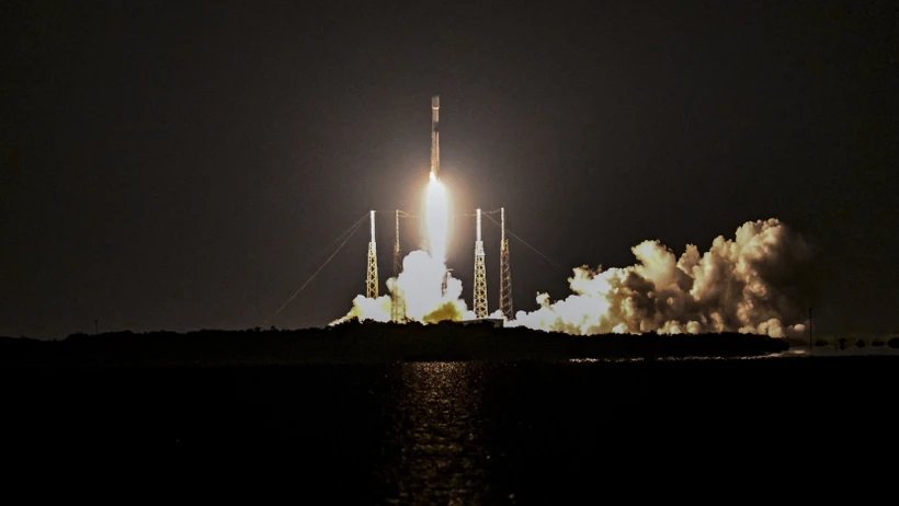 Công ty SpaceX phóng thêm 23 vệ tinh Internet Starlink vào không gian