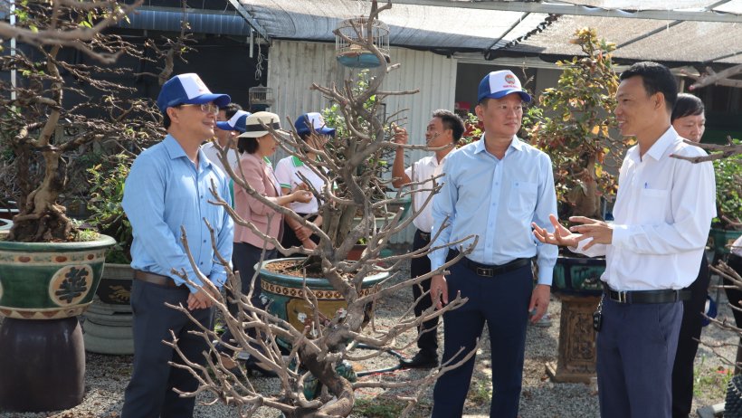 Lãnh đạo thành phố Đồng Xoài thăm các mô hình tiêu biểu của nông dân