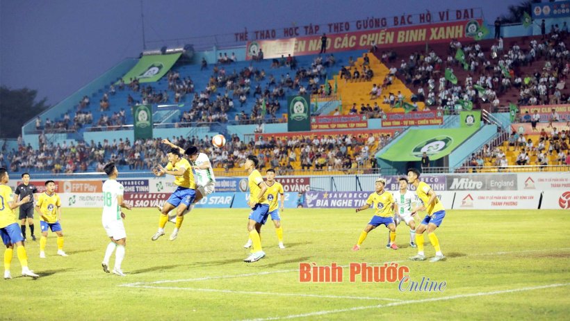 Thầy trò HLV Nguyễn Anh Đức quyết tâm có chiến thắng đầu tiên trên sân khách