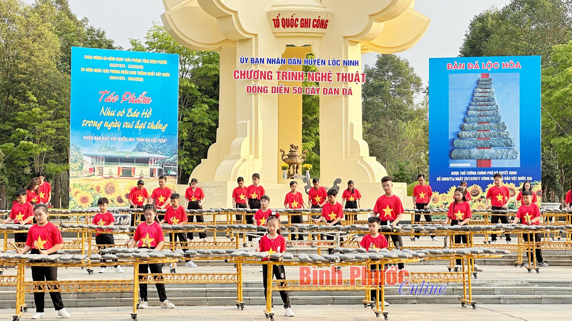 Đồng diễn đàn đá góp phần lưu giữ giá trị bảo vật quốc gia