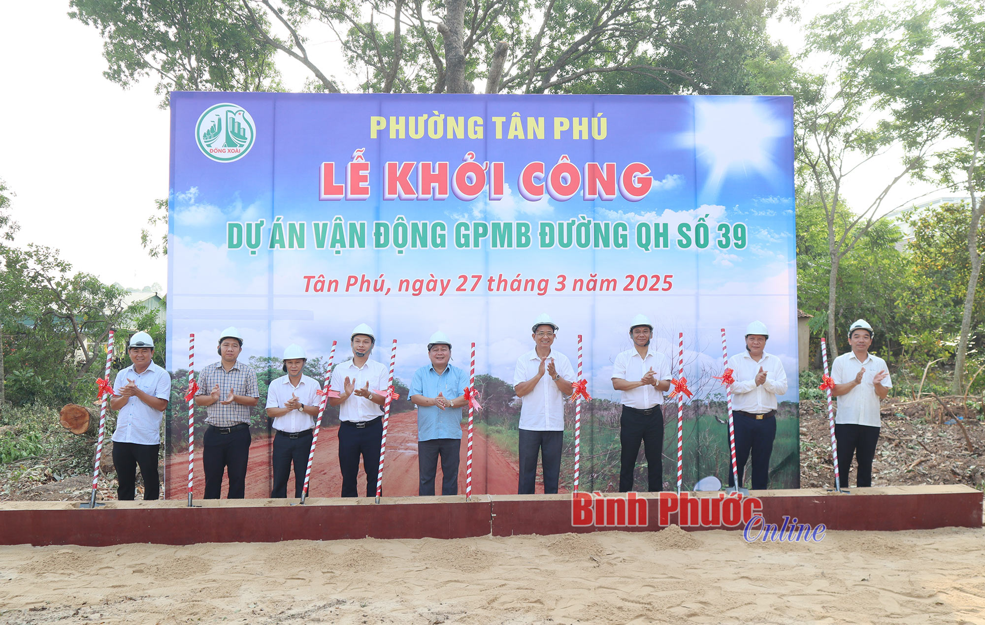 Đồng Xoài: Người dân hiến gần 4.000m2 đất làm đường