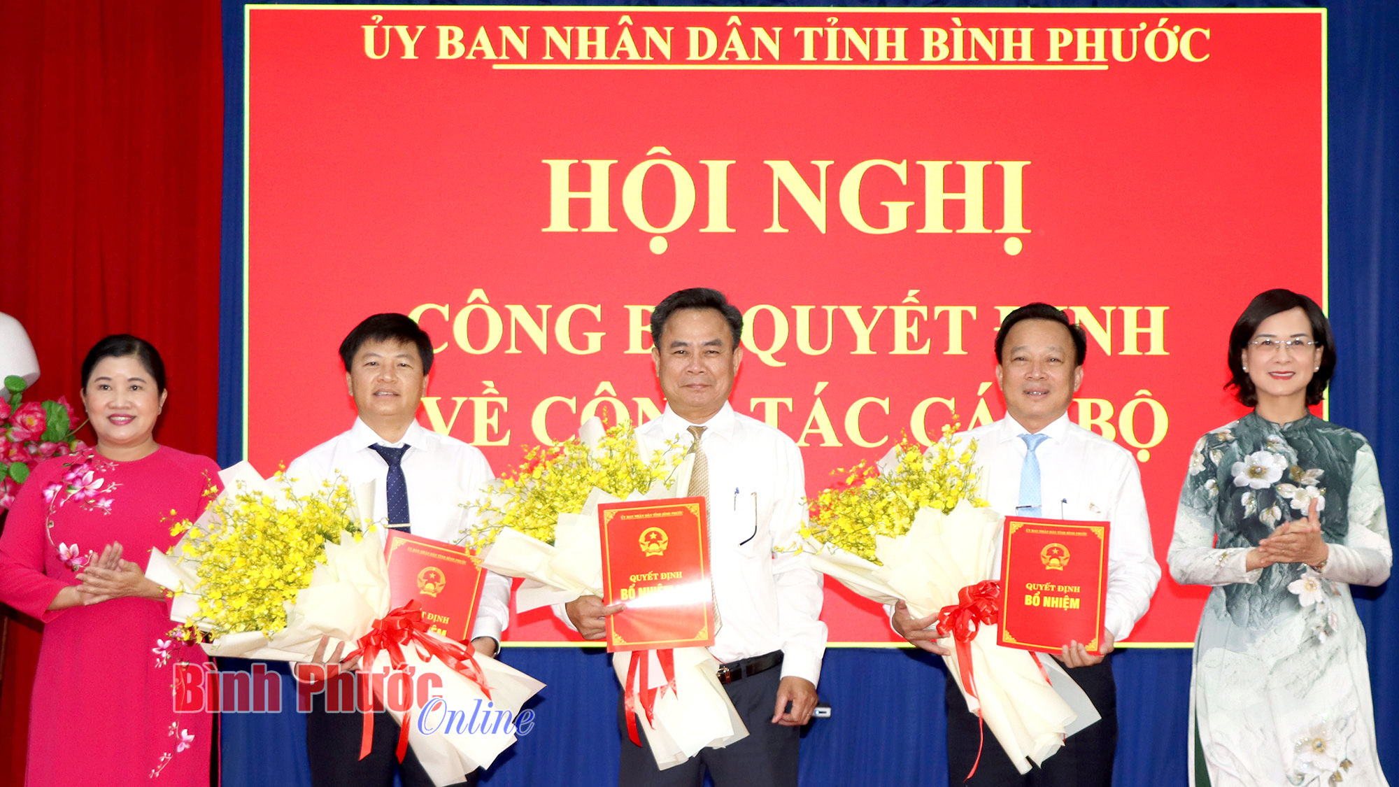 Công bố các quyết định thành lập tổ chức cơ sở đảng UBND tỉnh