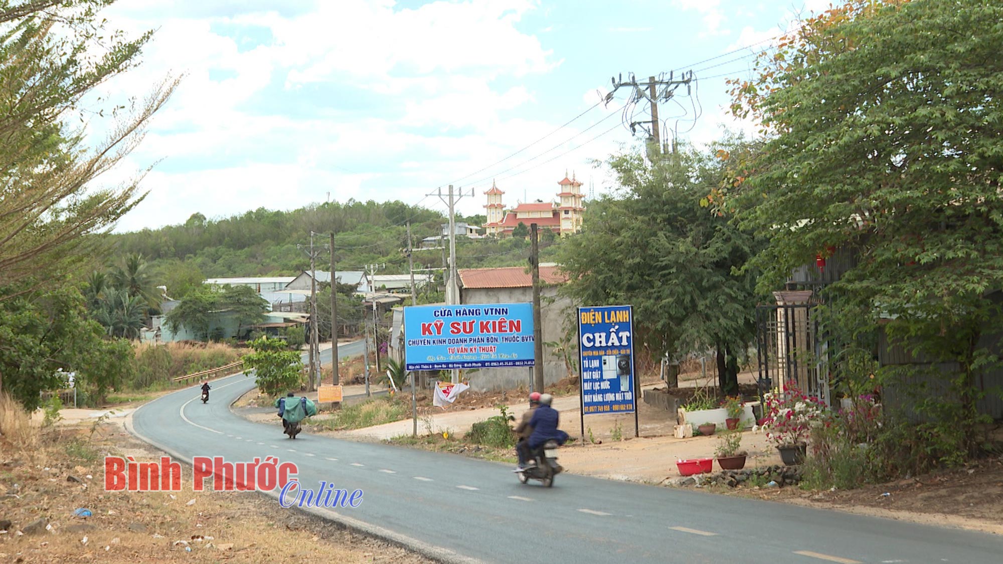 Khởi sắc nông thôn mới Bom Bo