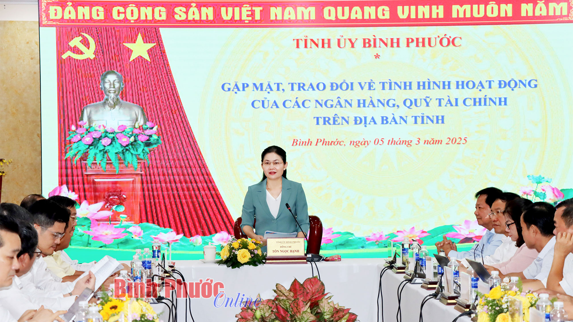 Hỗ trợ và tạo điều kiện thuận lợi để các tổ chức tín dụng phát triển mạnh mẽ