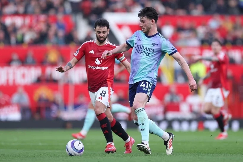 Manchester United-Arsenal 'bất phân thắng bại' ở Old Trafford