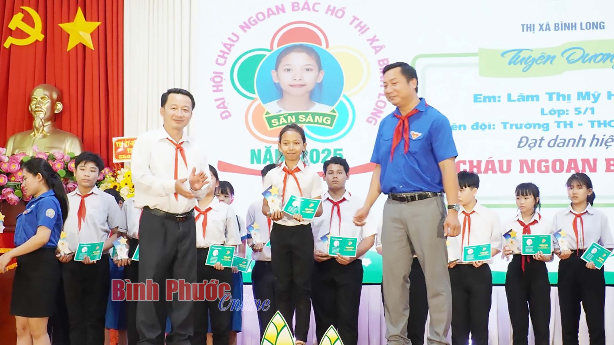 Những “bông hoa” trong vườn Bác