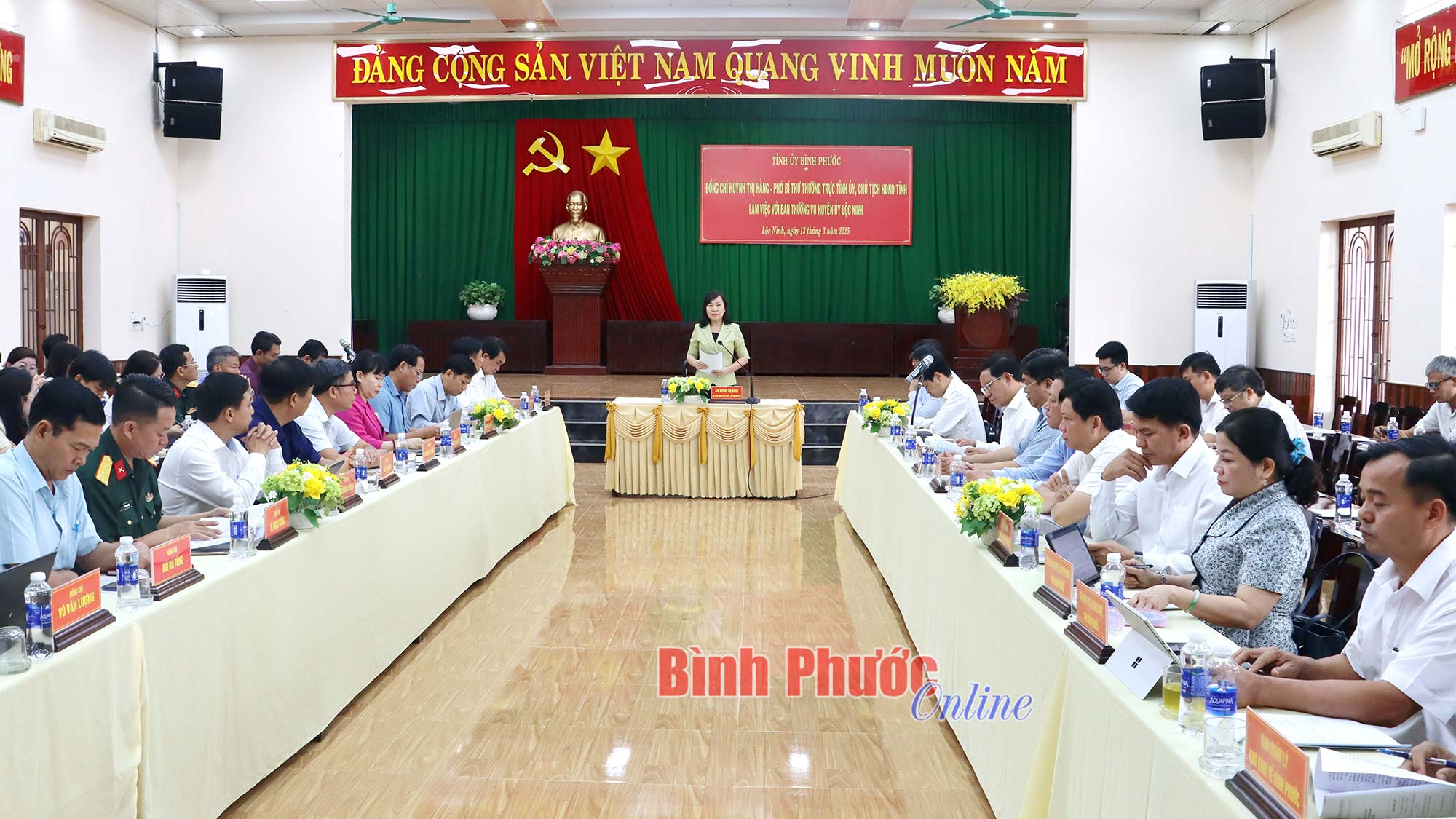 Phó Bí thư Thường trực Tỉnh ủy Huỳnh Thị Hằng làm việc với Huyện ủy Lộc Ninh