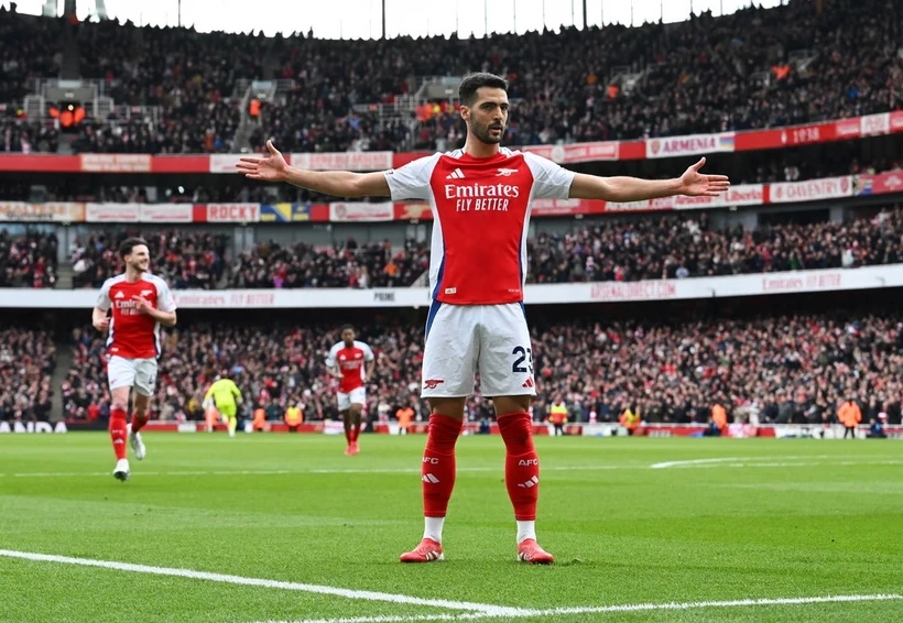 Premier League: Arsenal hạ Chelsea, căng thẳng cuộc đua top 4