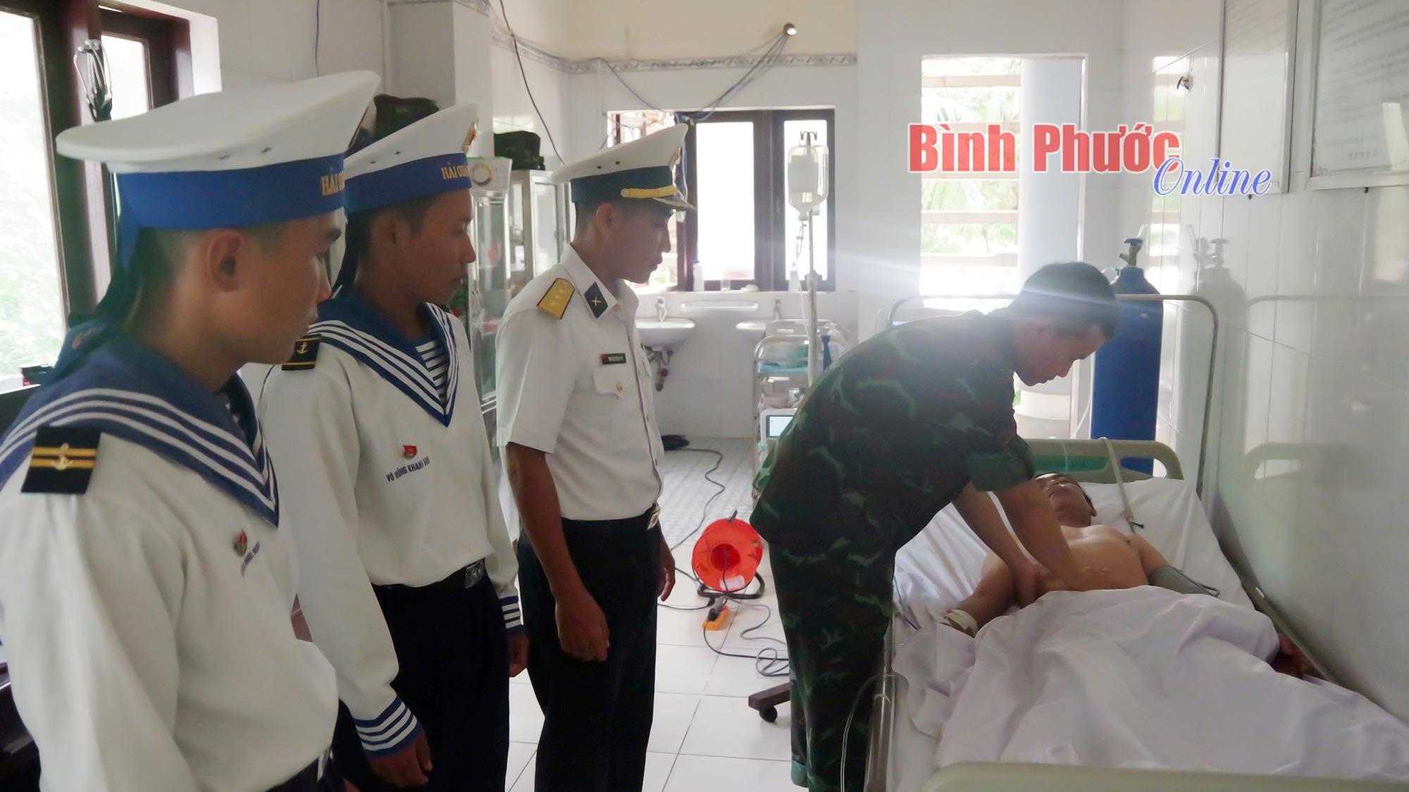 Bệnh xá đảo Trường Sa cấp cứu ngư dân tàu cá