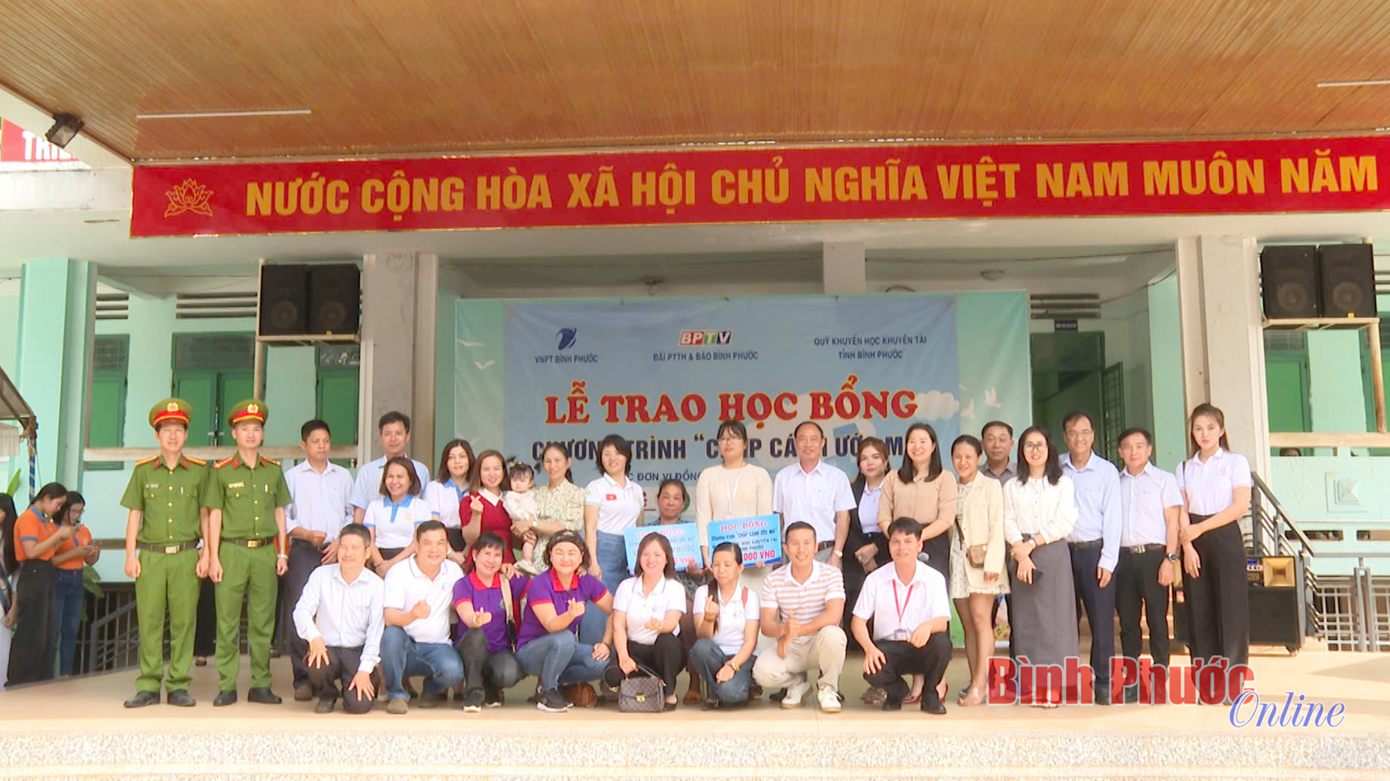 Ước mơ giảng đường đại học của nữ sinh nghèo đã được chắp cánh