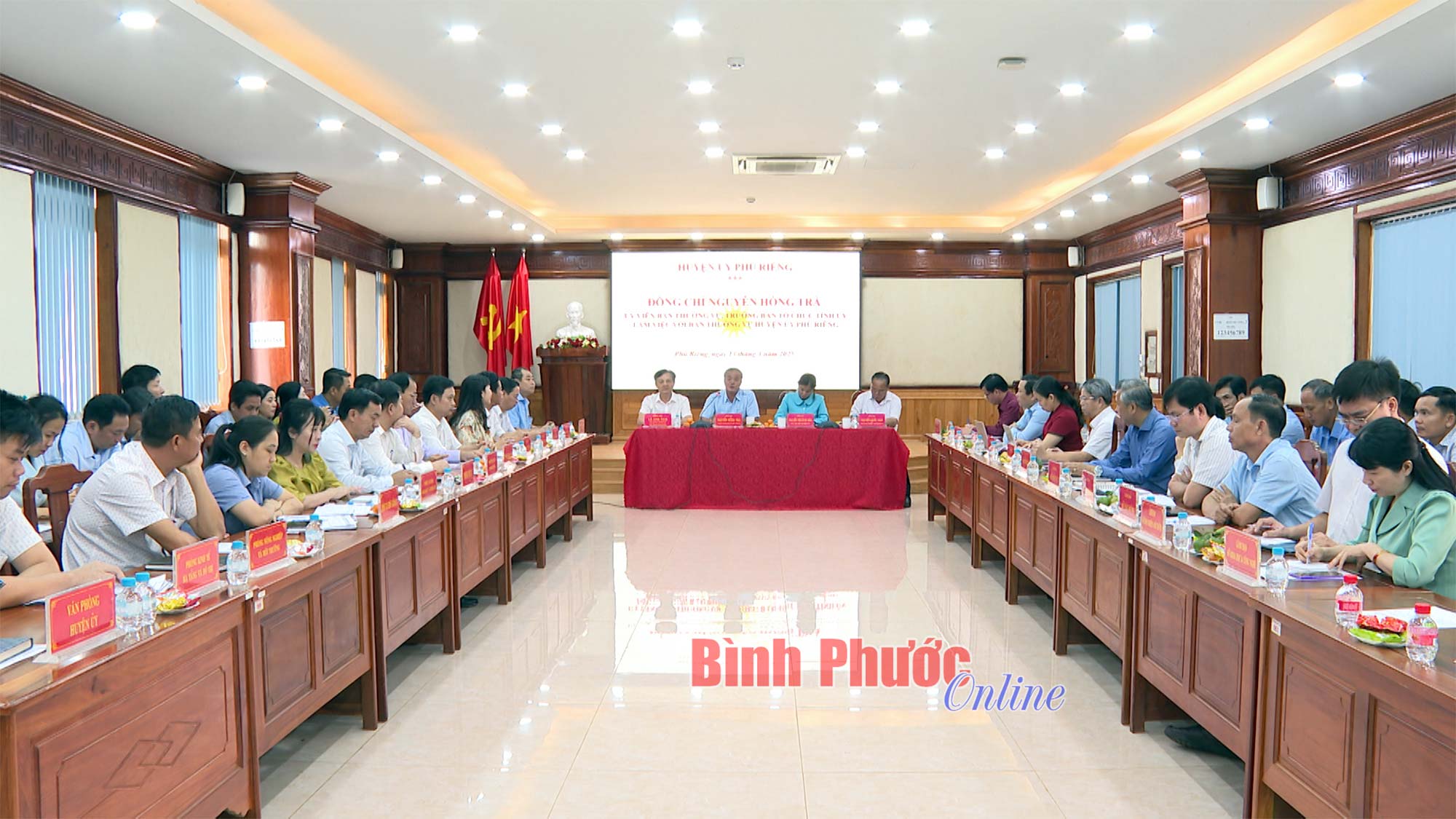 Ủy viên Ban Thường vụ Tỉnh ủy Nguyễn Hồng Trà làm việc với Huyện ủy Phú Riềng