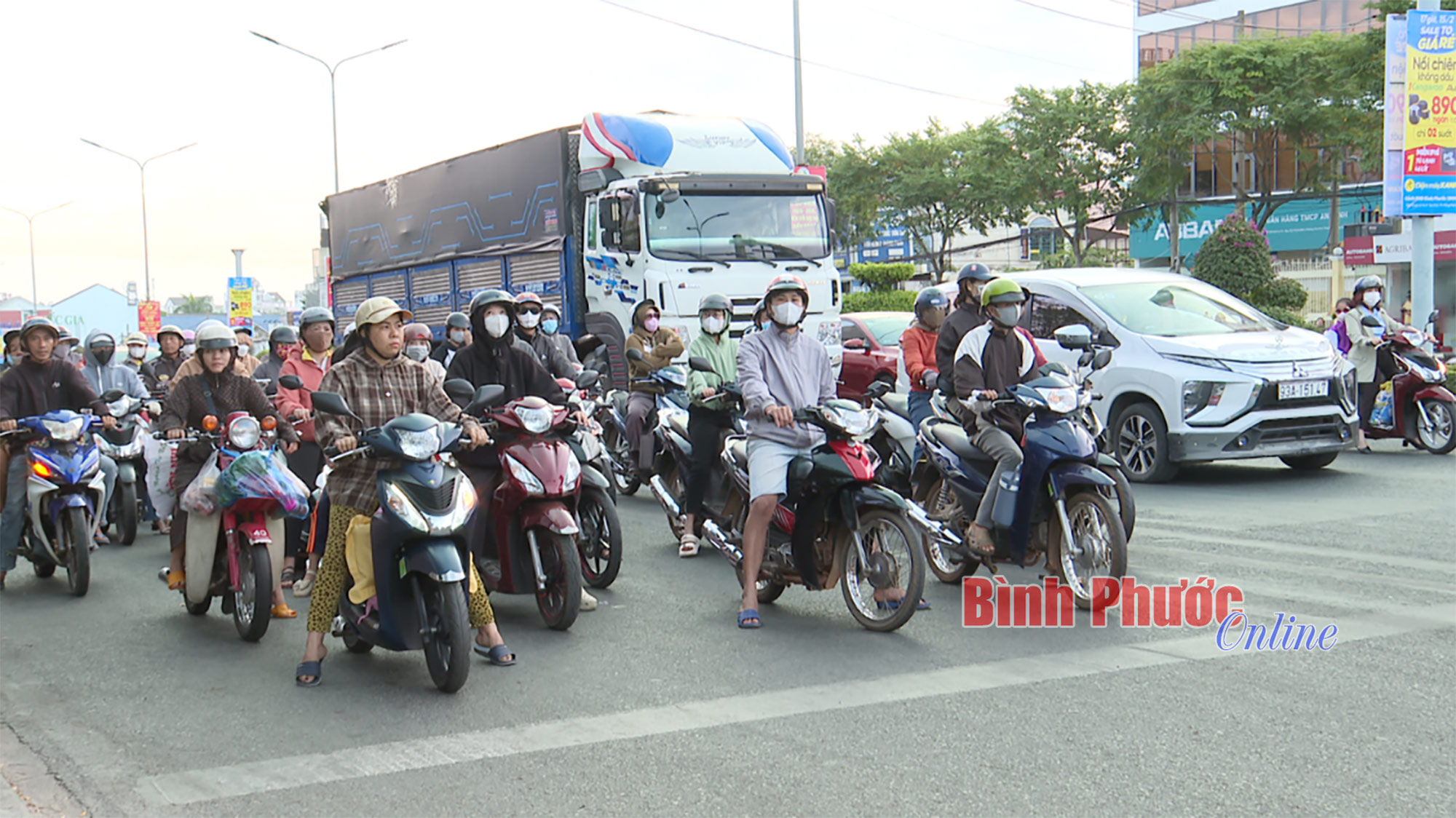 Văn hóa giao thông chuyển biến tích cực