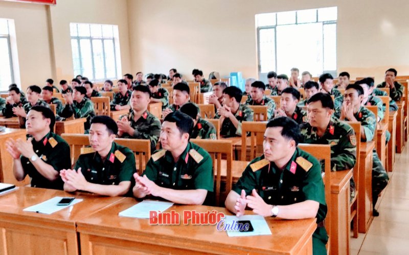 100 sĩ quan dự bị động viên hoàn thành khóa huấn luyện khung B 