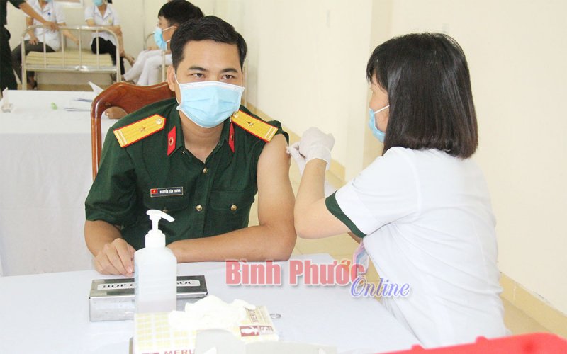 105 cán bộ, y, bác sĩ Bệnh viện Quân dân y 16 đã được tiêm vắcxin Covid-19