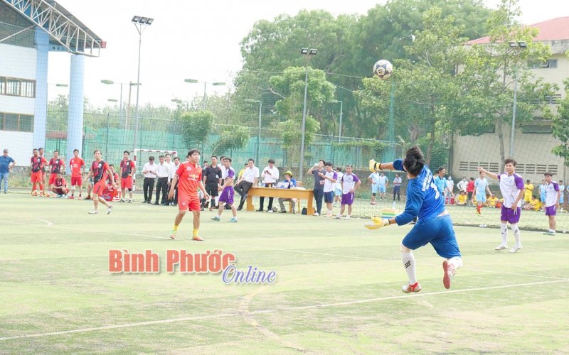 16 đội bóng tham gia giải bóng đá chào mừng Ngày giải phóng miền Nam