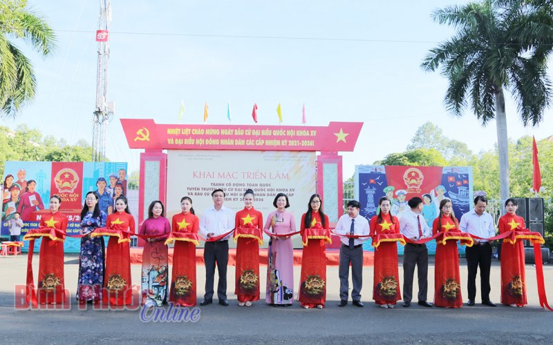 300 tranh cổ động tuyên truyền bầu cử đại biểu Quốc hội và HĐND 