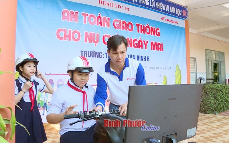 708 học sinh được tuyên truyền an toàn giao thông 