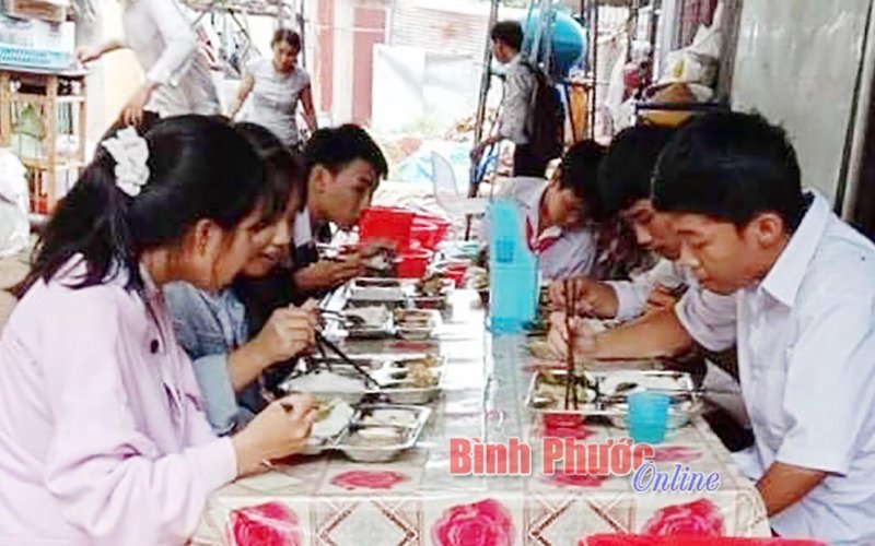 Ấm lòng cơm chay 0 đồng