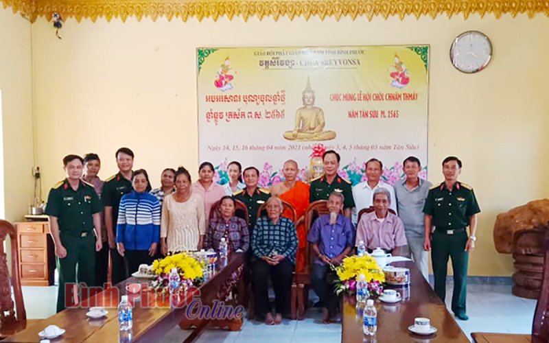 Bộ CHQS tỉnh thăm, chúc Tết Chôl Chnăm Thmây đồng bào Khmer thành phố Đồng Xoài