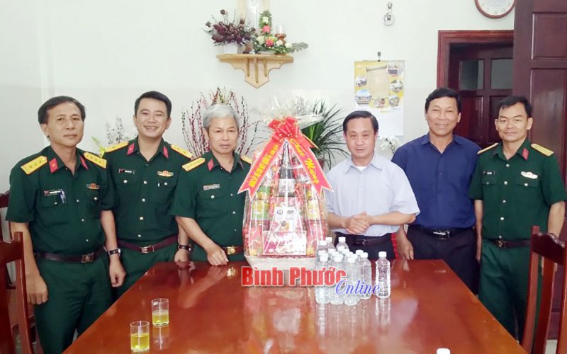Bộ CHQS tỉnh thăm, tặng qu&agrave; c&aacute;c gi&aacute;o xứ nh&acirc;n lễ Phục sinh năm 2021