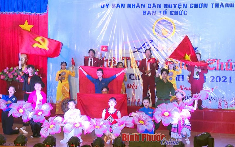 Chơn Th&agrave;nh: S&ocirc;i nổi Li&ecirc;n hoan nghệ thuật quần ch&uacute;ng &ldquo;Ng&agrave;y hội non s&ocirc;ng&rdquo; 